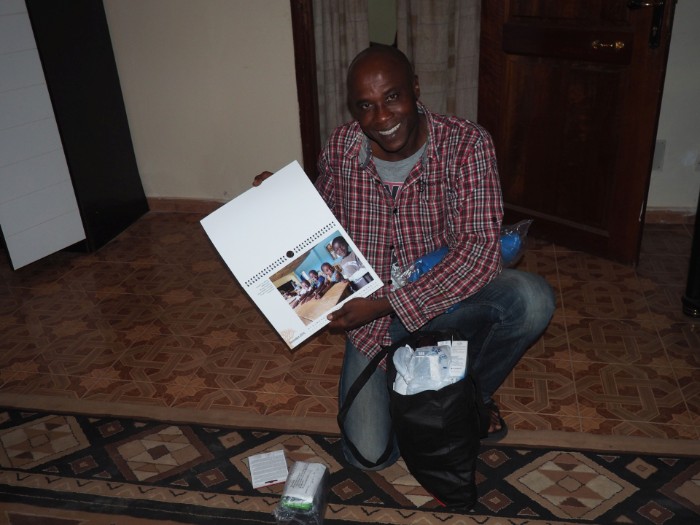 Der KANIA-Kalender ist auch in Guinea bei Sekou angekommen. Der KANIA-Kalender ist auch in Guinea bei Sekou angekommen.